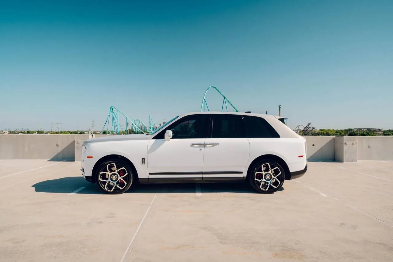 White Rolls-Royce Cullinan in profile